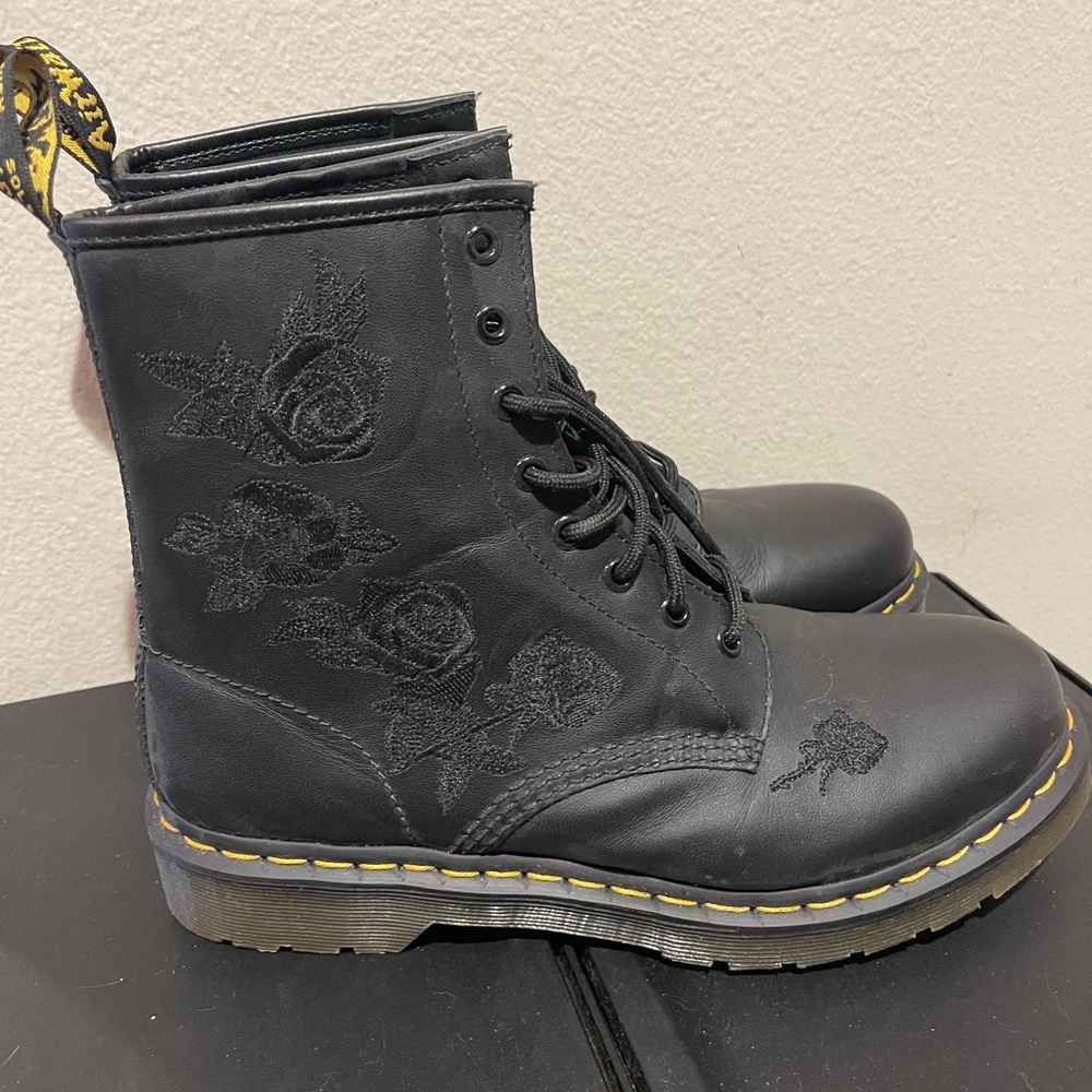 Black Floral Embroidered Boots